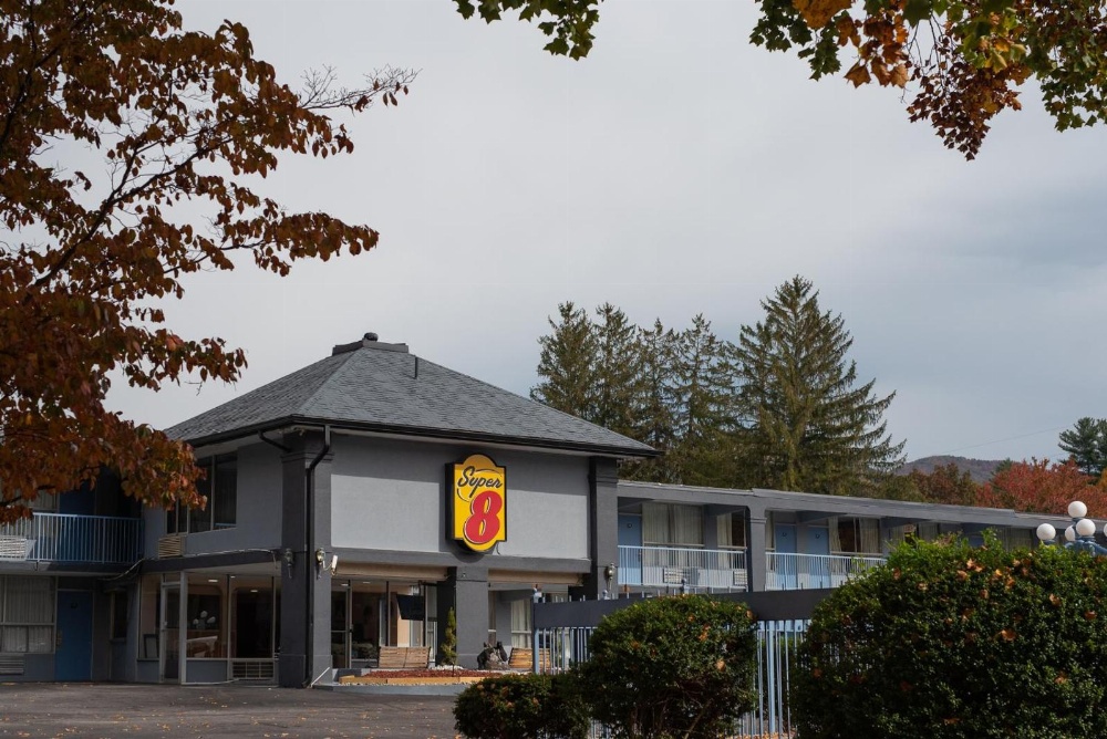 Super 8 by Wyndham Black Mountain Main image